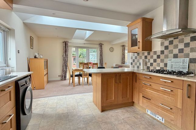 7 Hartsgrove Avenue, Southampton photo 5