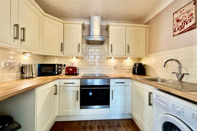Flat for sale in Lock Keepers Court, Hull