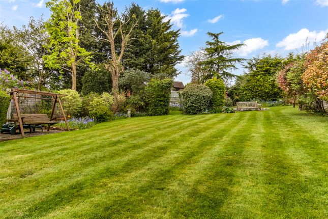 37, Hill Rise, Potters Bar photo 2
