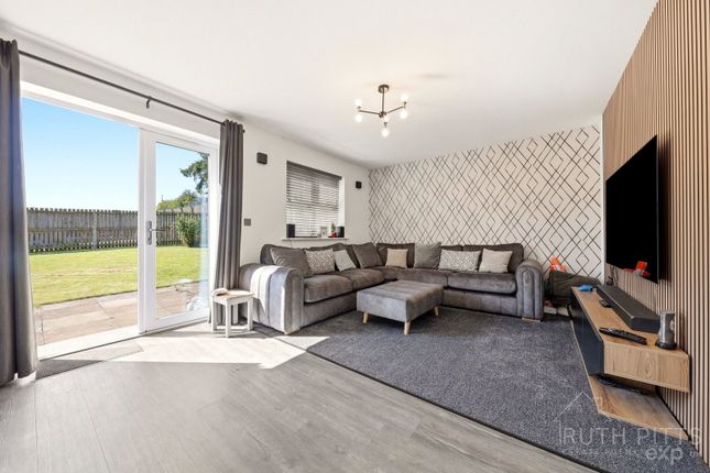 2, Windhill Close, Barnsley, photo 2