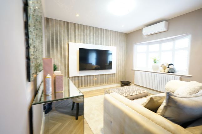 140 Lodge Lane, Grays photo 2