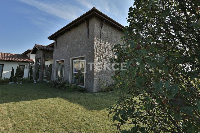 Detached house for sale in Karaagaç, Büyükçekmece, İstanbul, Türkiye