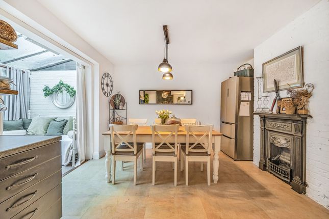 12 Fir Tree Avenue, Haslemere photo 4