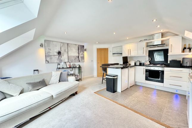 Flat 2, 69 Locks Road, Locks Heath, Southampton photo 2
