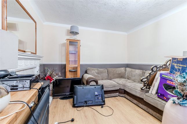 42, Lingfield Approach, West Yorkshire photo 4