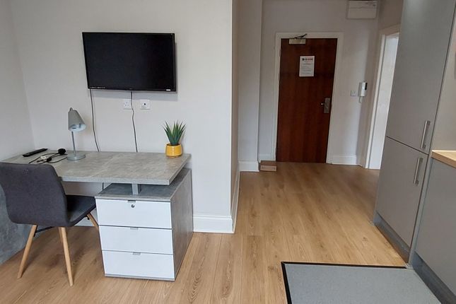 1-bed flat on 26 16, Guildhall Walk, Portsmouth, £910/mo
