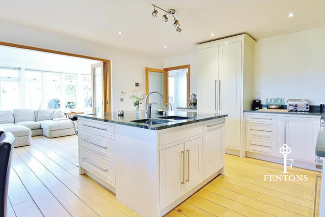 72, Walton Road, Frinton-on-Sea photo 4