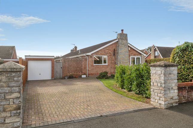 2-bed bungalow on 12, Woodlands Drive, Taunton, £300,000