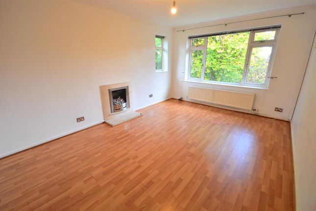 2 bed flat to rent in Brooklands Crescent, Sale M33