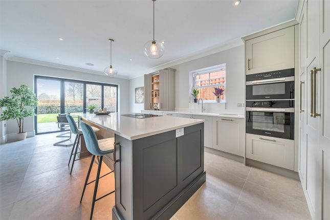 22, Bennett Way, Surrey photo 4