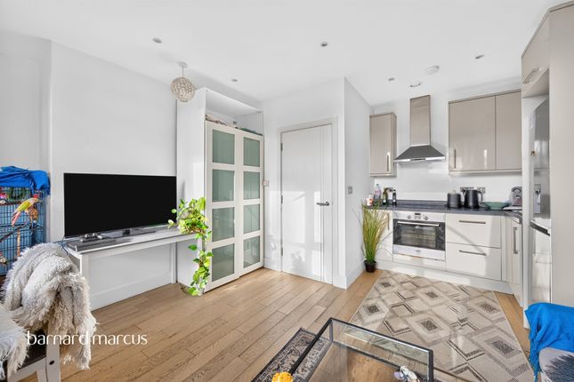 Flat 28, Sundial Court, Barnsbury Lane, Surbiton photo 3