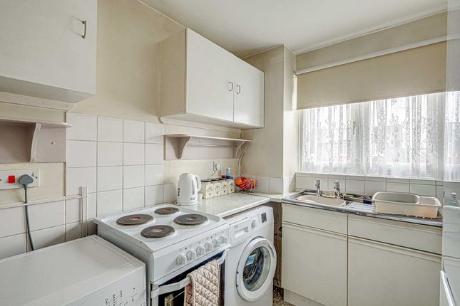 23, Sandon Close, Rochford photo 3