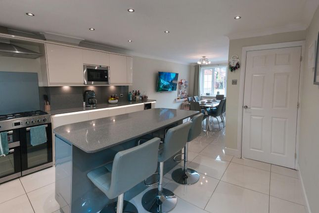11, Royal Birkdale Way, Normanton photo 2