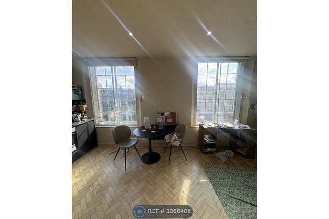 Flat, The Headrow, Leeds photo 5