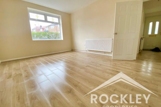 Thumbnail Flat to rent in Brooklands Road, Romford
