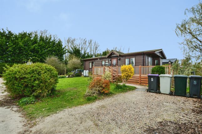 2-bed caravan on 5, Kelsey Wood Country Park, Great Steeping Road, Spilsby, £91,000