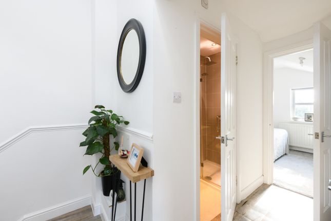 Second Floor Flat 3, 127, Leytonstone photo 2