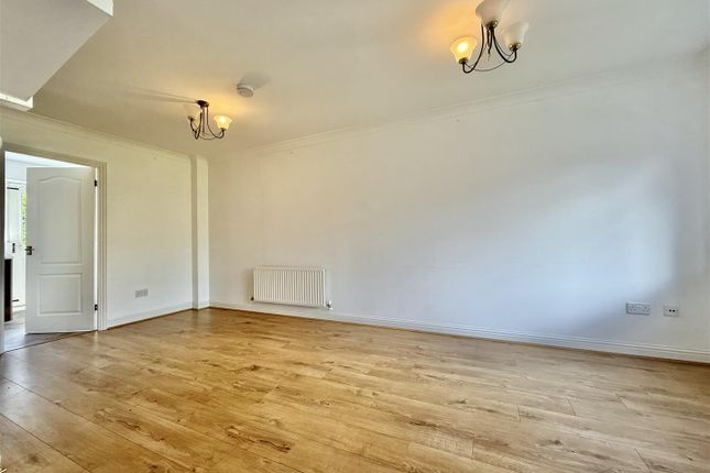 14, Willow Close, Hereford photo 3