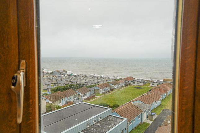 37 Ocean Park, Atlantic Way, Bideford photo 4