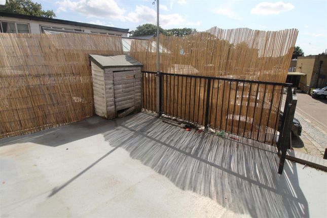 Flat 16, Broadway, Sheerness photo 3