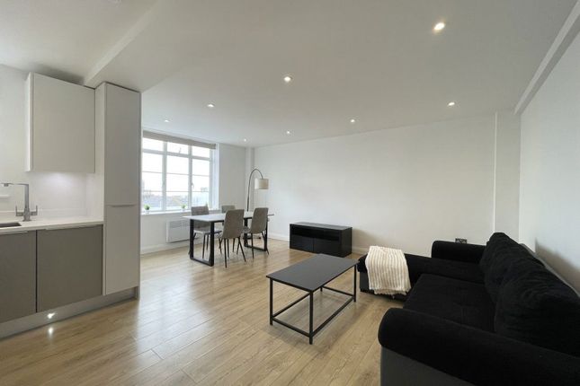 Thumbnail Flat to rent in Western Road, Brighton