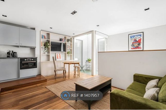 Open Plan Bright Studio Apartment