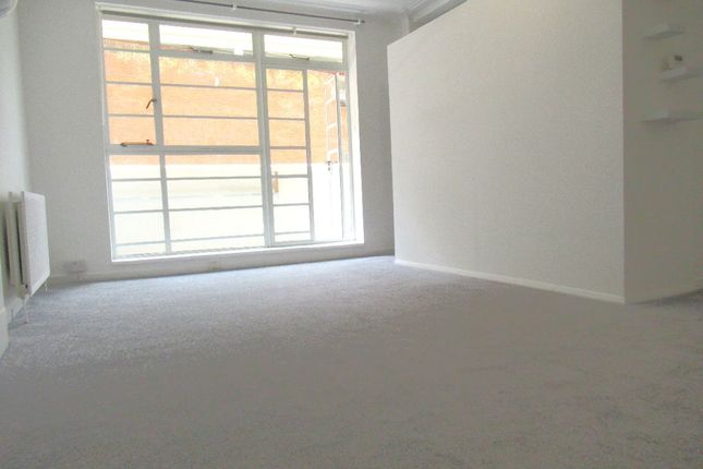 18 Lichfield Court, Richmond photo 2