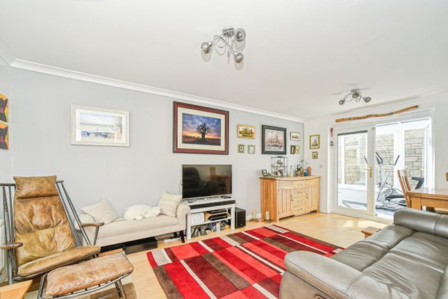 10, Filsham Road - Oakhurst, Swindon photo 4