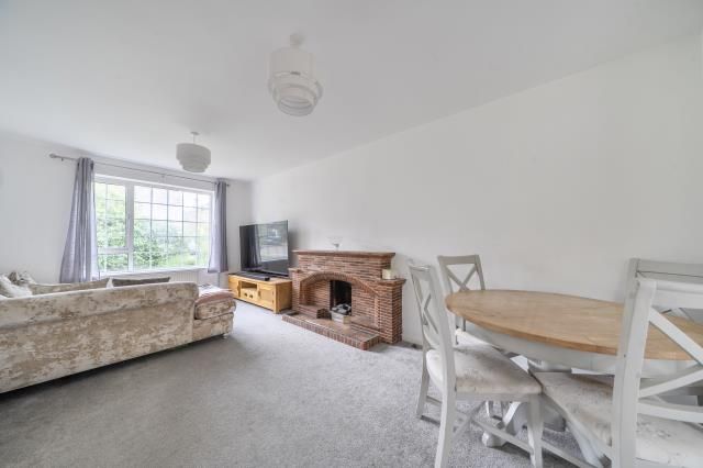 33, Dale Lodge Road, Ascot photo 4