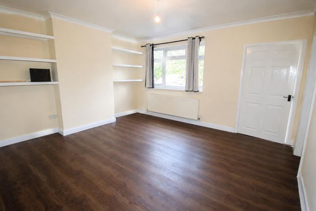 69, Icknield Way, Luton photo 4