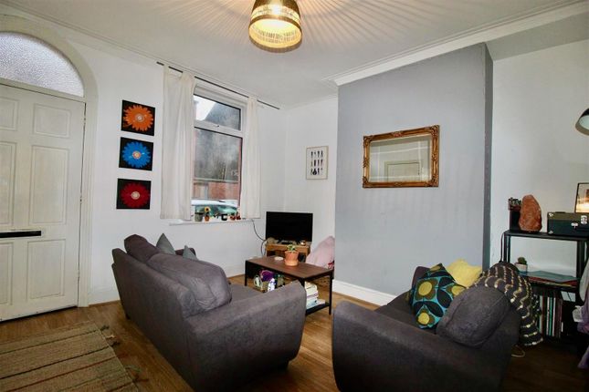 6, Glebe Avenue, Leeds photo 3