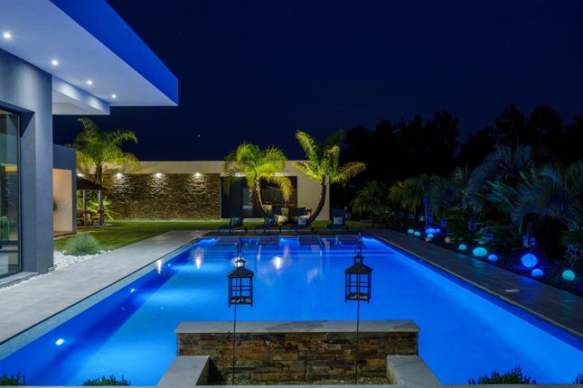 Villa for sale in R. Henrique Moreira 50A, 2820, Portugal