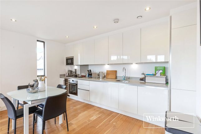 Flat for sale in Regents Park Road, Finchley, London