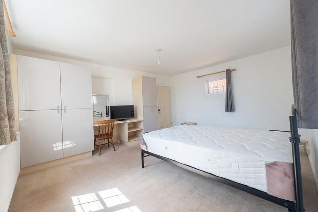 Room One, 8A, Queens Road, Hampshire photo 5