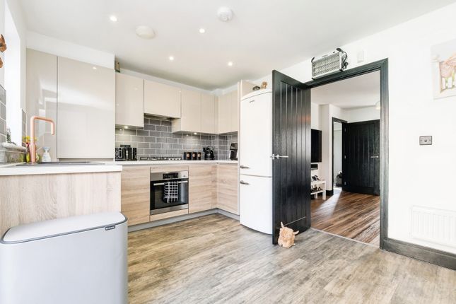 36, Five Oaks Lane, Chigwell photo 4