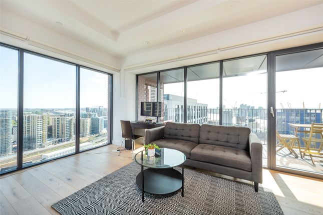 Flat for sale in Modena House, London City Island