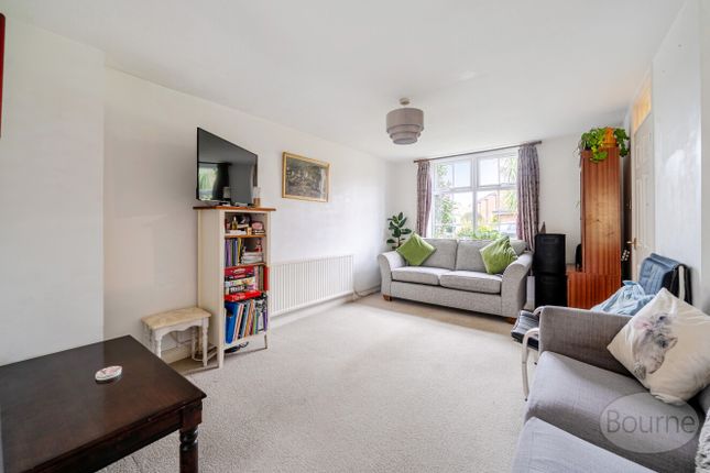 18, Pennyfield, Cobham photo 3