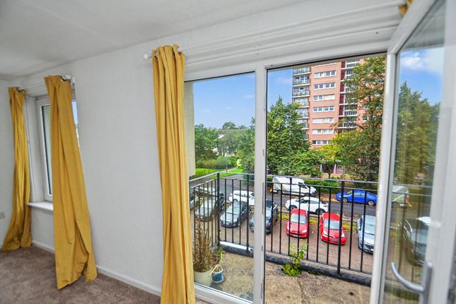 8U Strathcarron Place, Maryhill, Glasgow photo 3