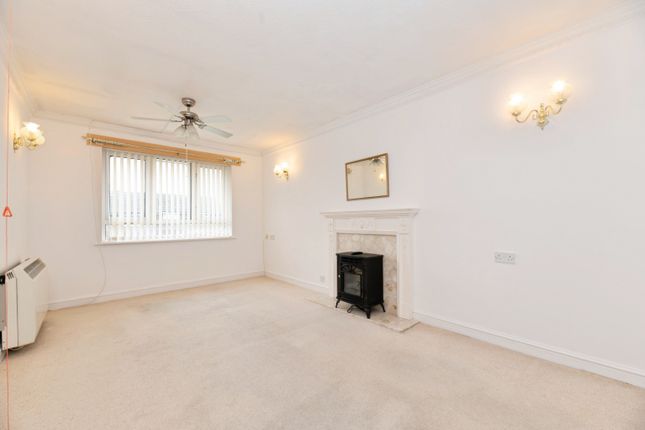 Flat 25/Arbrook Court, 87 Clayton Road, Chessington photo 2