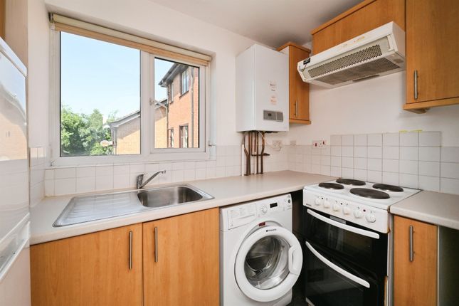 109, Parrotts Field, Hoddesdon photo 4