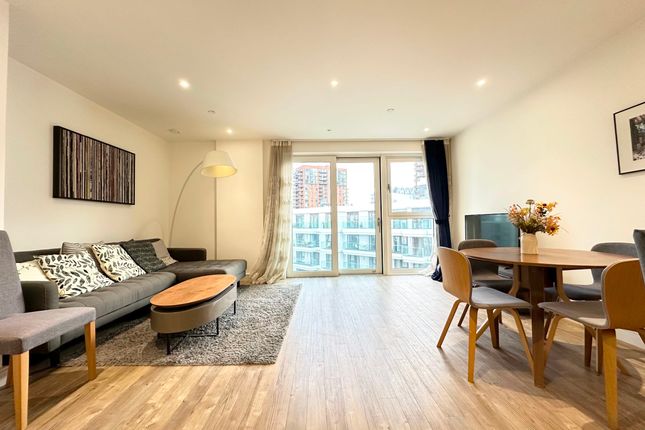 Thumbnail Flat to rent in Collet House, Wandsworth Road, London