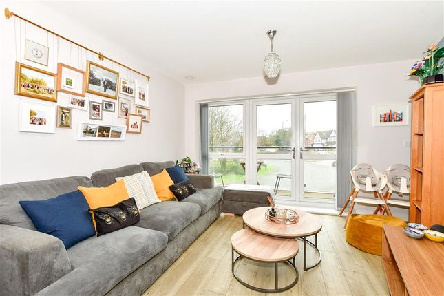 Flat for sale in Ifield Road, West Green, Crawley, West Sussex