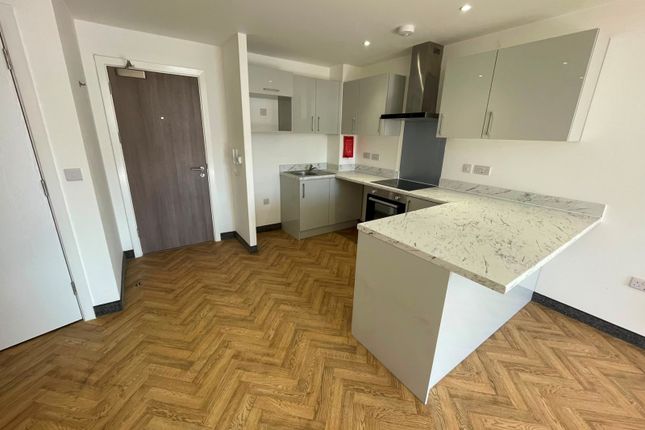 25, Leicester photo 3