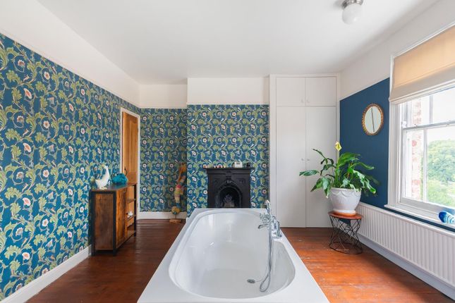 0A2Ths - Bathroom C.Jpg