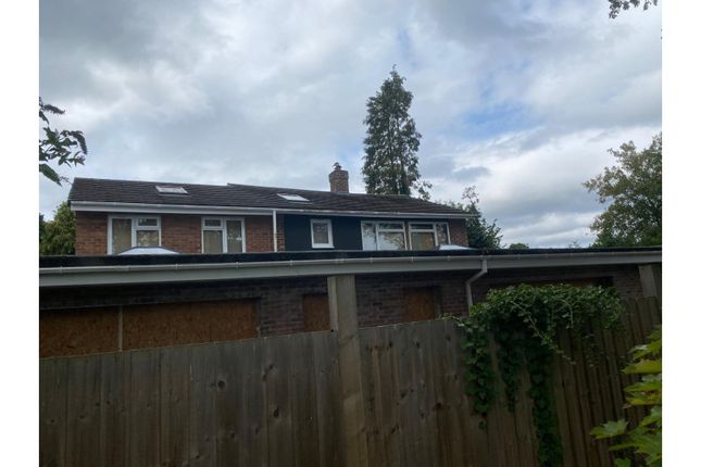 2, Eastheath Gardens, Wokingham photo 5