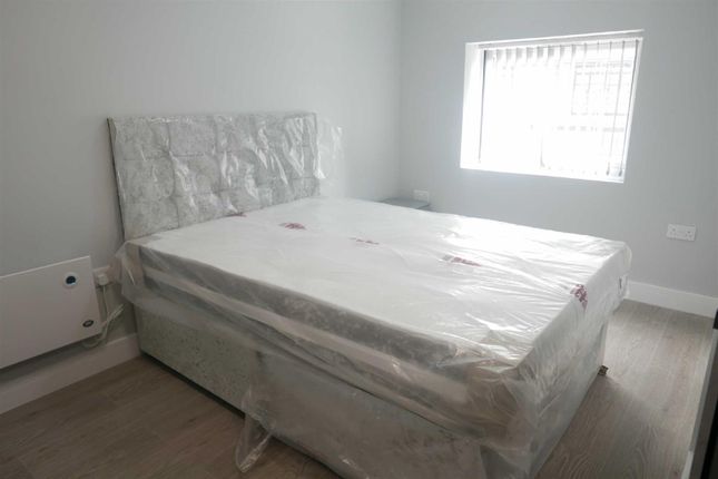 Studio to rent in High Street, West Bromwich
