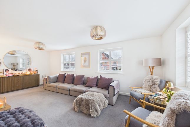 8 Moor Close, Chinnor photo 2
