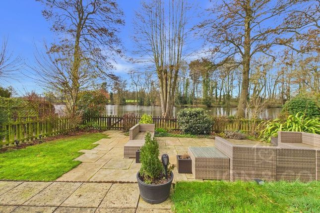 21 Kingfisher,Overstone Lakes Caravan Park, Ecton Lane, Northampton photo 5
