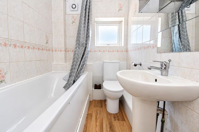 139, Wedhey, Harlow photo 4