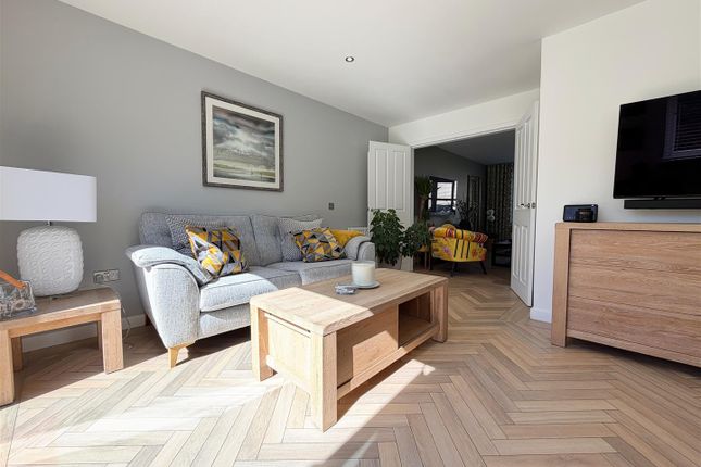 41, Barrie Avenue, Glasgow photo 4